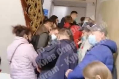 Черга за перепустками КМДА на транспорт