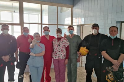 Фахівці рятують чоловіка з гайкою на пенісі