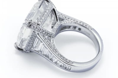 Каблучка з діамантом