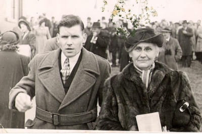 17-річний хлопець зі своєю мамою, 1940 рік