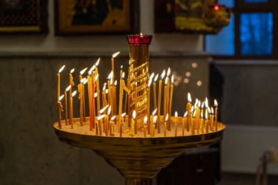 Свечи в храме