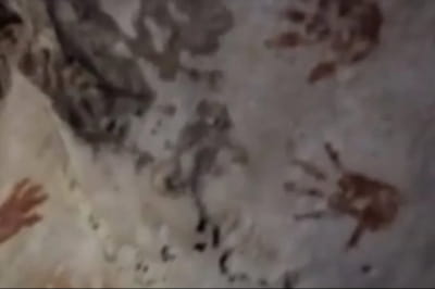 Відбитки долоней у печері