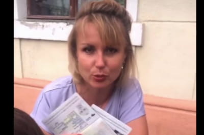 Жінка, що викинула закордонний паспорт
