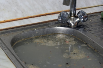 Забита раковина, каналізація