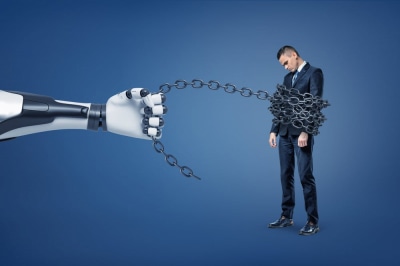 Рука робота контролирует человека