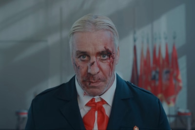 Тілль Ліндеманн у кліпі Ich hasse Kinder ("Я ненавиджу дітей")