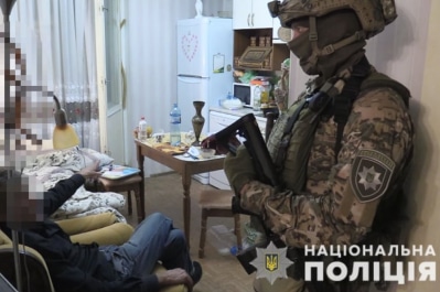 В Киеве пенсионер захватил в заложники владелицу квартиры на 9-м этаже