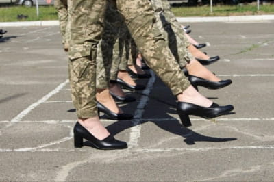 Курсантки на підборах