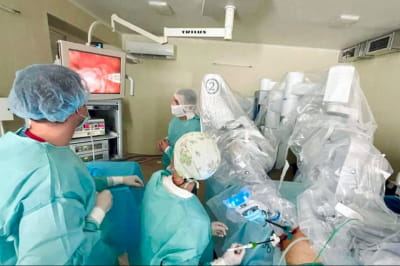 во Львове провели хирургическую операцию с помощью системы Da Vinci