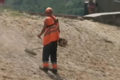 Комунальники "покосили" пісок