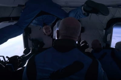 Джефф Безос опубликовал видео из космоса