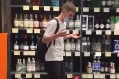 Блогер розбив пляшку елітного віскі