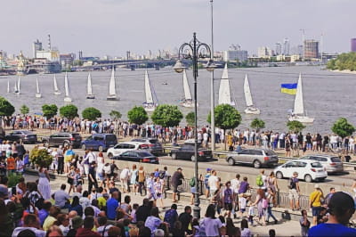 У Києві пройшов перший парад на Дніпрі до Дня незалежності
