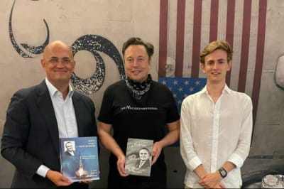 Илон Маск с внуком и правнуком Сергея Королева