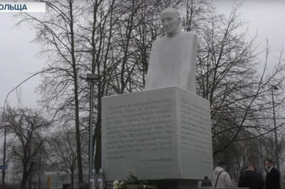 Памятник отцу Емельяну Ковчу