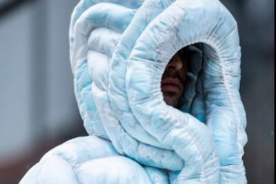 Дизайнер створив пуховик з використаних захисних масок