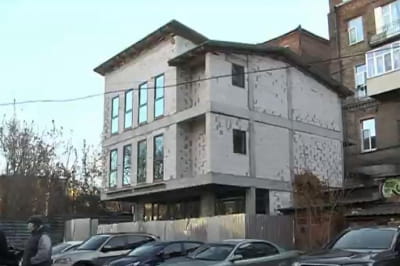 Незаконне будівництво