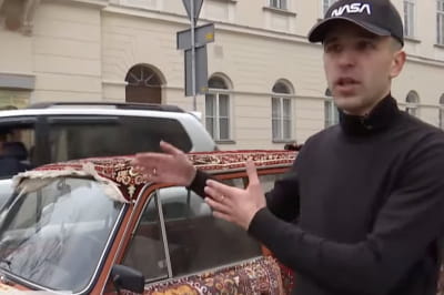Блогер из Львова обшил коврами свой "Жигули"
