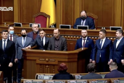 "Слуга" Негулевський нецензурно вилаявся біля трибуни Ради