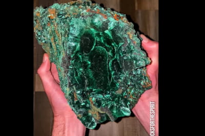 Сырой бархатный малахит 