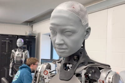 робот с человеческой мимикой