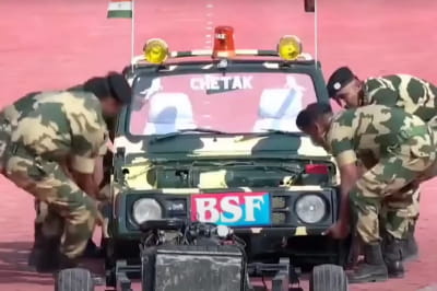 Індійські прикордонники та джип