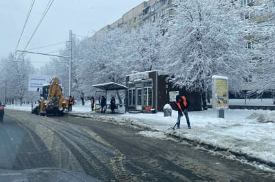 снег