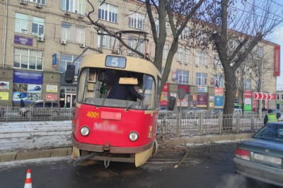 У Харкові трамвай зійшов з рейок