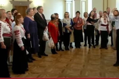 Щедрик у виконанні дипломатів