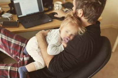 фотографії чоловіків, яких можна вважати справжнім батьком