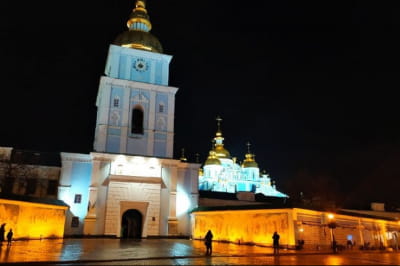 У Михайлівському Золотоверхому соборі відбувається панахида загиблими героями Небесної Сотні 