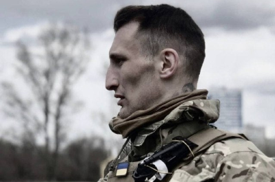 Художник Артем Азаров