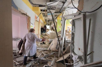 Рашисти обстріляли пологовий будинок у Маріуполі. Фото Мстислава Чернова та Євгена Малолєтки 