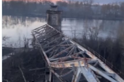 Зруйнований міст у Чернігові