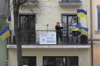 Театр на балконі