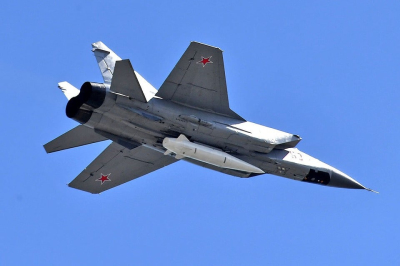російський винищувач-перехоплювач МіГ-31К з гіперзвуковою ракетою "Кинжал"