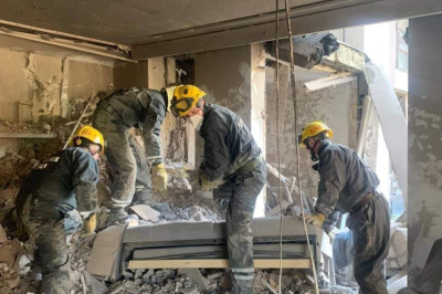 Зруйнований будинок у Києві після ракетного удару