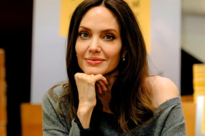 Анджелина Джоли