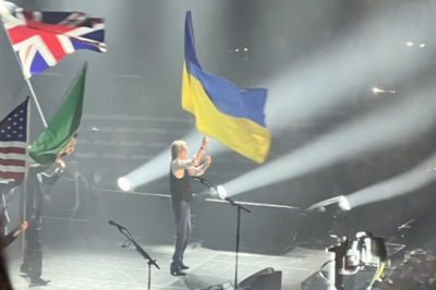 Пол МакКартни развернул флаг Украины