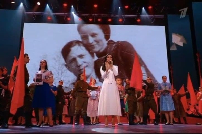 Фото Бонні Паркер і Клайда Берроу