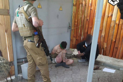 Добровольцы из Беларуси, вставшие на сторону Украины, взяли в плен российского захватчика