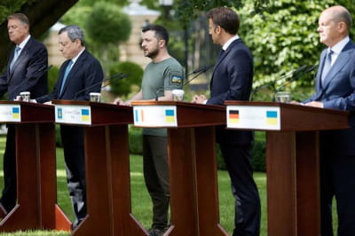 Макрон, Шольц, Драги, президент Румынии и Зеленский