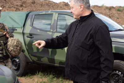 Порошенко подарував пікапи