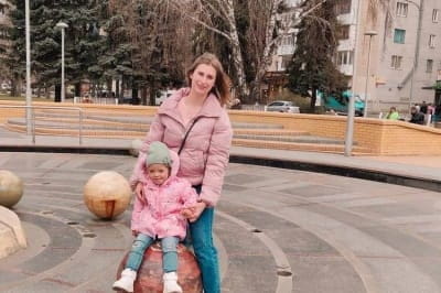 Дівчинка Ліза та її мама Ірина Дмитрієва