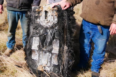 в Австралії фермер знайшов посеред поля несподіваний космічний предмет