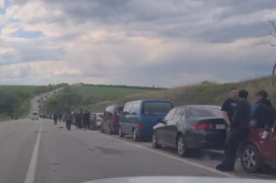 Черга з авто в районі Василівки