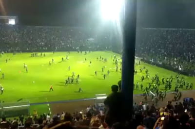 Заворушення на стадіоні в Індонезії