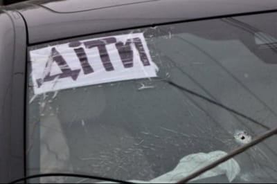рашисти розстріляли авто з цивільними