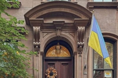 на будинку Керрі Бредшоу у Нью-Йорку вісить прапор України