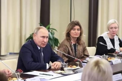 Путін зустрівся з фейковими "матерями солдатів"